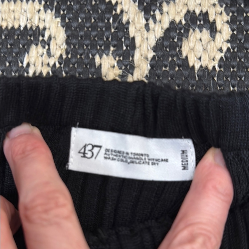 437 CANADA Black Ribbed Knit biker Shorts medium Euc - Picture 9 of 10